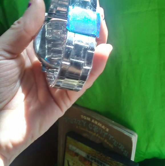 Watch - Picture 3 of 4